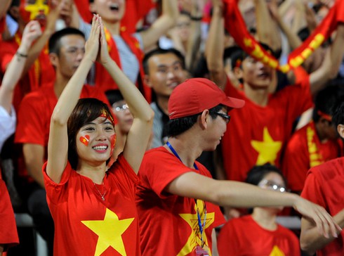 Sát cánh U19 Việt Nam, những bóng hồng