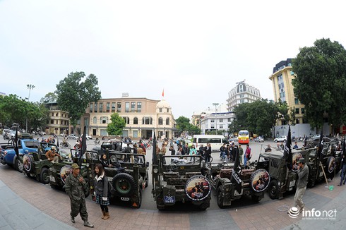 Đội xe Jeep gây náo nhiệt phố phường Hà Nội - ảnh 1