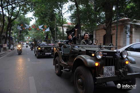 Đội xe Jeep gây náo nhiệt phố phường Hà Nội - ảnh 7
