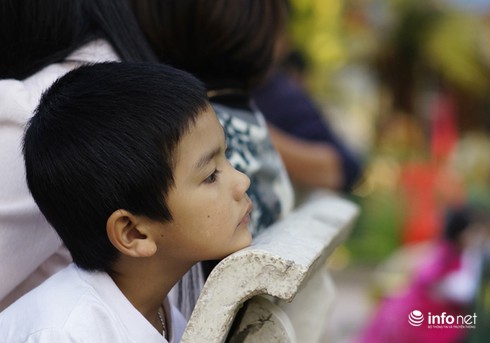 Chùm ảnh những gương mặt mệt mỏi đi chơi đầu năm mới - ảnh 11