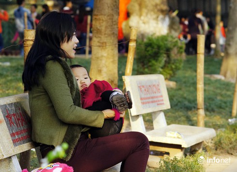 Chùm ảnh những gương mặt mệt mỏi đi chơi đầu năm mới - ảnh 2