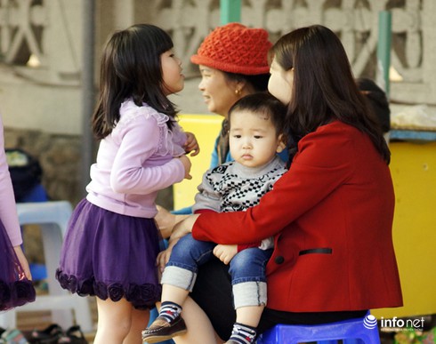 Chùm ảnh những gương mặt mệt mỏi đi chơi đầu năm mới - ảnh 6