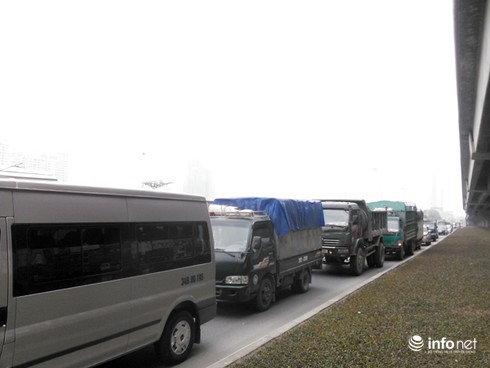 Hà Nội: Xe chở xăng nghiền nát 9 xe máy tại ngã tư - ảnh 6