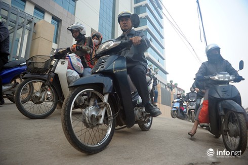 Khốn khổ đi qua ngã tư lớn nhất Thủ đô - ảnh 10