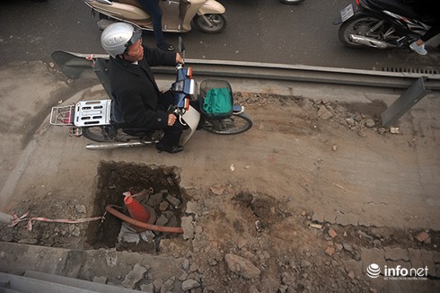 Khốn khổ đi qua ngã tư lớn nhất Thủ đô - ảnh 6