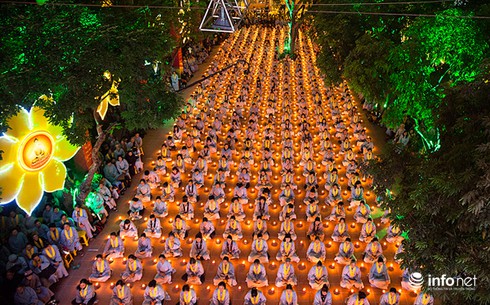 Chùa Bằng lung linh trong đêm hoa đăng - ảnh 10