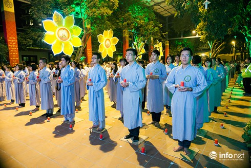 Chùa Bằng lung linh trong đêm hoa đăng - ảnh 2