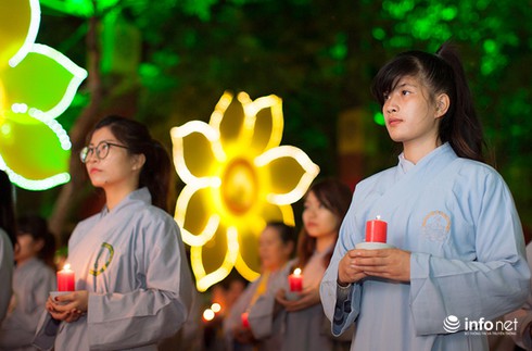 Chùa Bằng lung linh trong đêm hoa đăng - ảnh 5