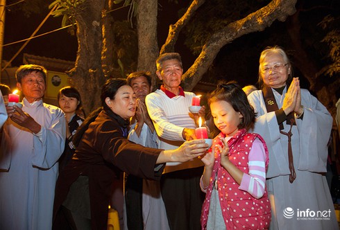 Chùa Bằng lung linh trong đêm hoa đăng - ảnh 6