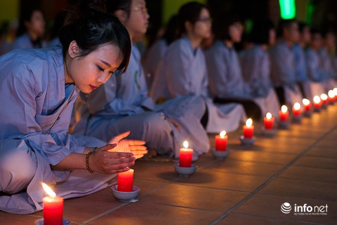 Chùa Bằng lung linh trong đêm hoa đăng - ảnh 8