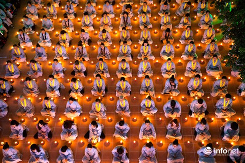 Chùa Bằng lung linh trong đêm hoa đăng - ảnh 9