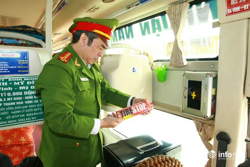 Hình ảnh ngày đầu tiên xử phạt ô tô không trang bị bình chữa cháy - ảnh 3