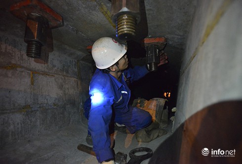 Cận cảnh màn lao thanh dầm khổng lồ qua hồ Hoàng Cầu - ảnh 3