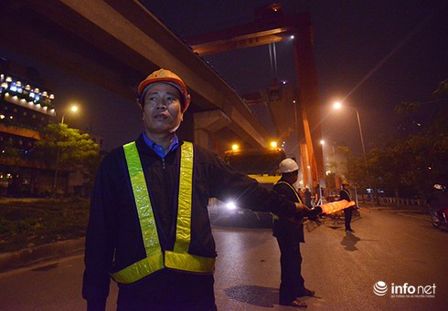 Cận cảnh màn lao thanh dầm khổng lồ qua hồ Hoàng Cầu - ảnh 5