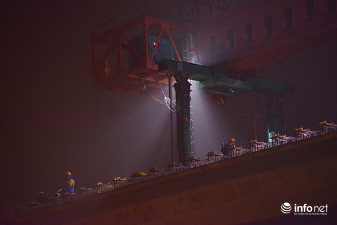 Cận cảnh màn lao thanh dầm khổng lồ qua hồ Hoàng Cầu - ảnh 6