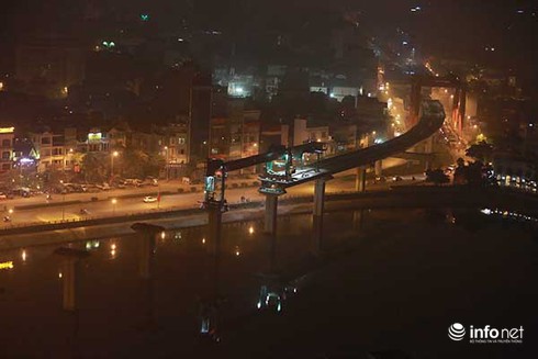 Cận cảnh màn lao thanh dầm khổng lồ qua hồ Hoàng Cầu - ảnh 7