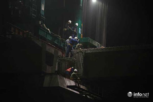 Cận cảnh màn lao thanh dầm khổng lồ qua hồ Hoàng Cầu - ảnh 9