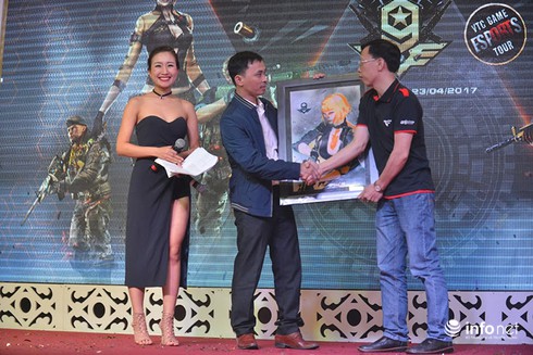 Bức tranh vẽ nhanh bằng sơn xịt giá 55 triệu đồng ủng hộ nam sinh ung thư - ảnh 1