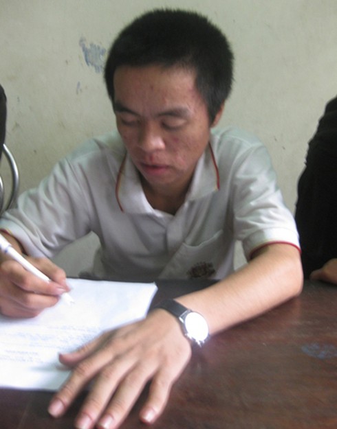 Nghệ An: Hơn 3 giờ đấu trí, rượt bắt tên cướp dùng súng, lựu đạn trong đêm - ảnh 1