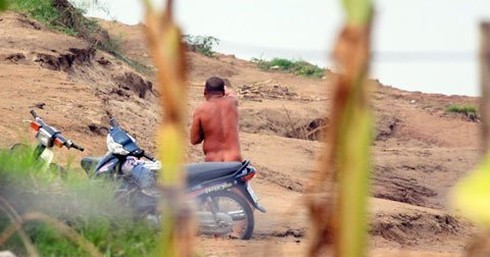 Rét cắt da thịt, các cụ già Hà Nội thản nhiên 'tắm tiên' sông Hồng - ảnh 5