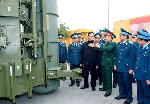 Thủ tướng thăm đoàn tên lửa S-300 hiện đại - ảnh 4