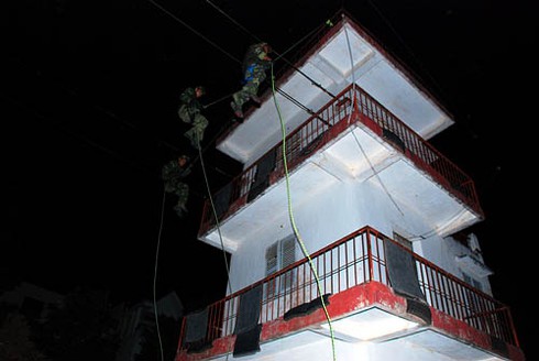 Lính trinh sát Tiểu đoàn 47 huấn luyện đêm - ảnh 6