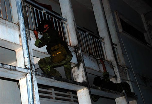 Lính trinh sát Tiểu đoàn 47 huấn luyện đêm - ảnh 7