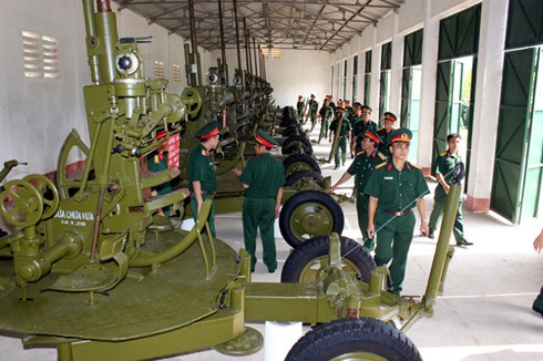 Vào xem kho dự trữ, bảo quản vũ khí của Quân khu 4 - ảnh 4