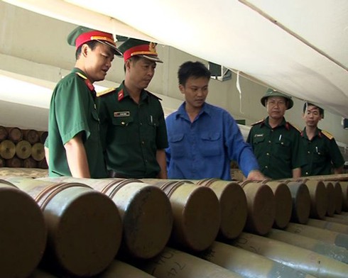 Vào xem kho dự trữ, bảo quản vũ khí của Quân khu 4 - ảnh 3