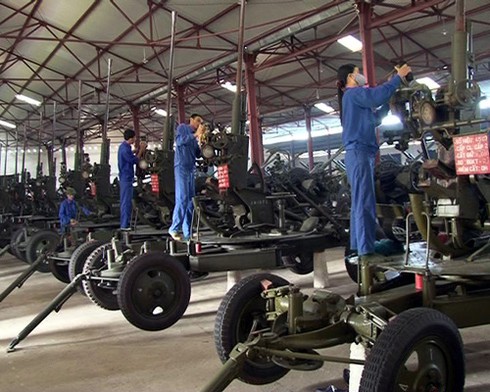 Vào xem kho dự trữ, bảo quản vũ khí của Quân khu 4 - ảnh 1