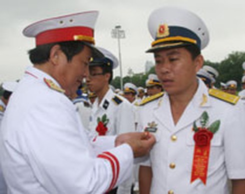 12 gương mặt trẻ tiêu biểu QĐND Việt Nam 2012 là ai? - ảnh 1