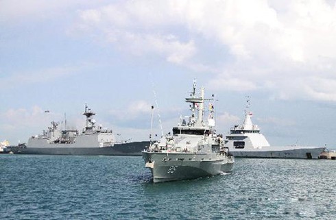 Các siêu chiến hạm thế giới đang hội tụ tại Singapore - ảnh 6