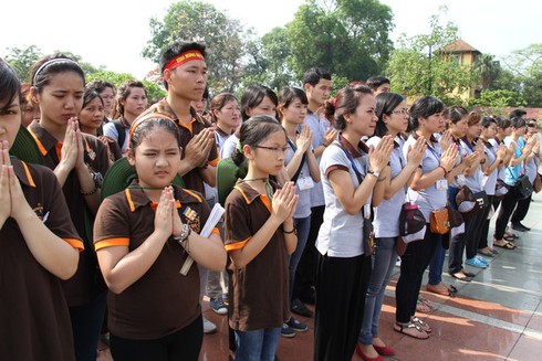 Thanh niên phật tử Hà Nội đạp xe, làm từ thiện mừng Phật Đản PL 2557 - ảnh 15