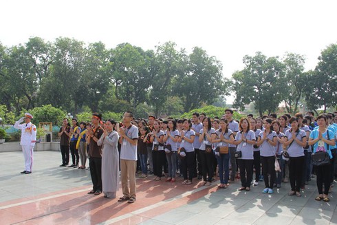 Thanh niên phật tử Hà Nội đạp xe, làm từ thiện mừng Phật Đản PL 2557 - ảnh 17