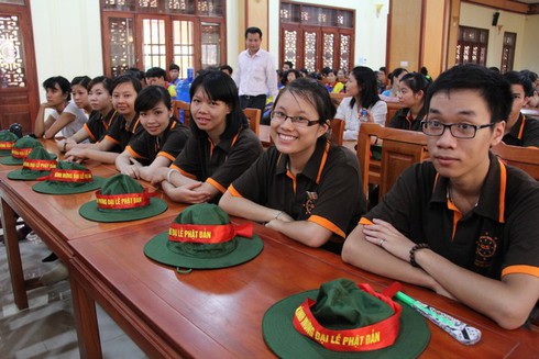 Thanh niên phật tử Hà Nội đạp xe, làm từ thiện mừng Phật Đản PL 2557 - ảnh 30
