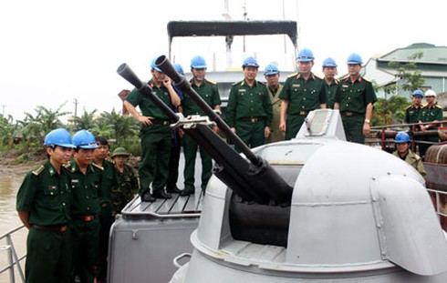 Tướng Trương Quang Khánh kiểm tra tàu cảnh sát biển sửa chữa tại Z173 - ảnh 1