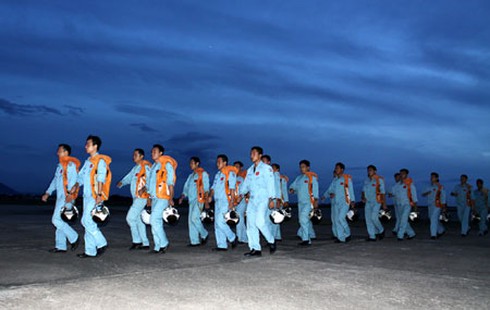 Hình ảnh học viên phi công quân sự huấn luyện trên máy bay L-39 - ảnh 2