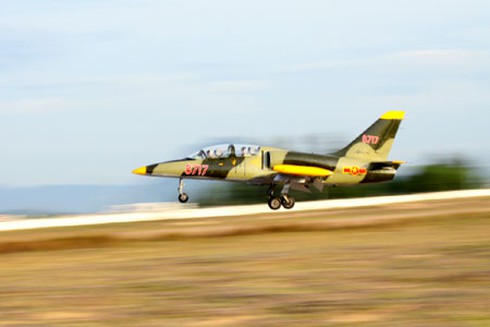 Hình ảnh học viên phi công quân sự huấn luyện trên máy bay L-39 - ảnh 11