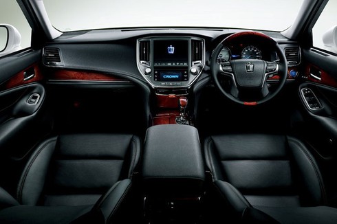 Toyota Crown Majesta 2014: Sang trọng kiểu Nhật Bản 3