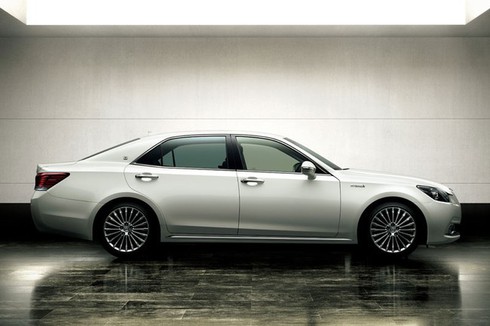 Toyota Crown Majesta 2014: Sang trọng kiểu Nhật Bản 6