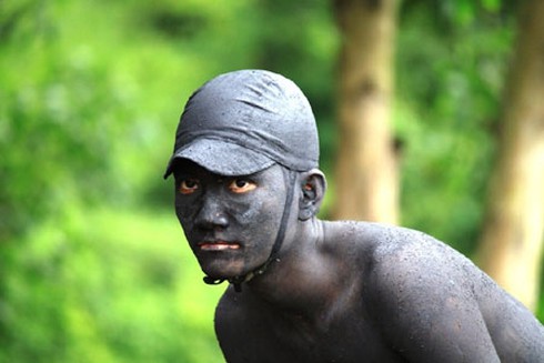 Kỹ thuật hóa trang của đặc công vùng đất đỏ bazan - ảnh 6