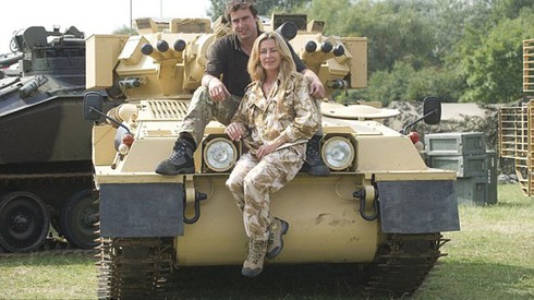 Cặp vợ chồng kỳ lạ sưu tập 80 xe tăng