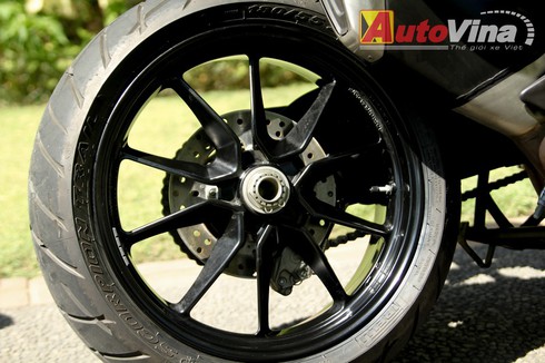 Ducati Hyperstrada giá 400 triệu tại Việt Nam - ảnh 4