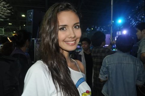 Những hình ảnh đời thường thú vị của tân Hoa hậu Thế giới - ảnh 2