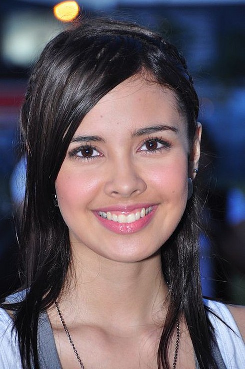 Những hình ảnh đời thường thú vị của tân Hoa hậu Thế giới - ảnh 1