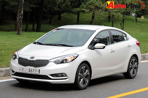 Lộ ảnh Kia K3 chuẩn bị về Việt Nam - ảnh 1