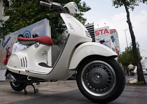 50 chiếc Vespa 946 giá 380 triệu đã đến tay khách hàng Việt - ảnh 1