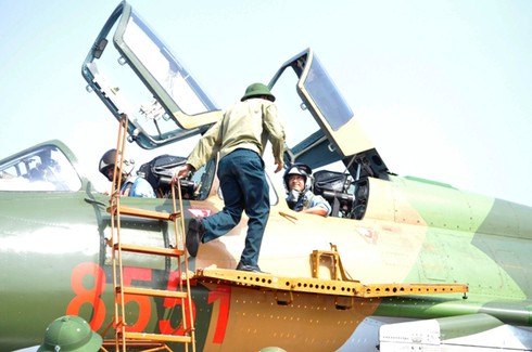 Cận cảnh tiêm kích bom Su - 22 tại Trung đoàn 921, không quân VN - ảnh 2