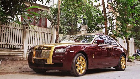 Soi xe mạ vàng của sếp Rolls-Royce Việt Nam