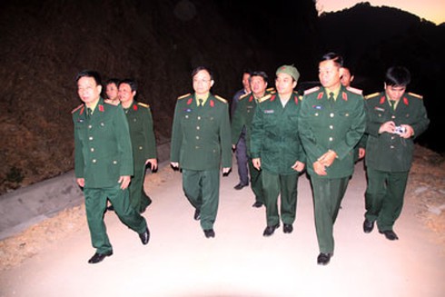 Năm 2014, sẽ xong hai tuyến đường tuần tra xuyên “nóc nhà” Trường Sơn - ảnh 1